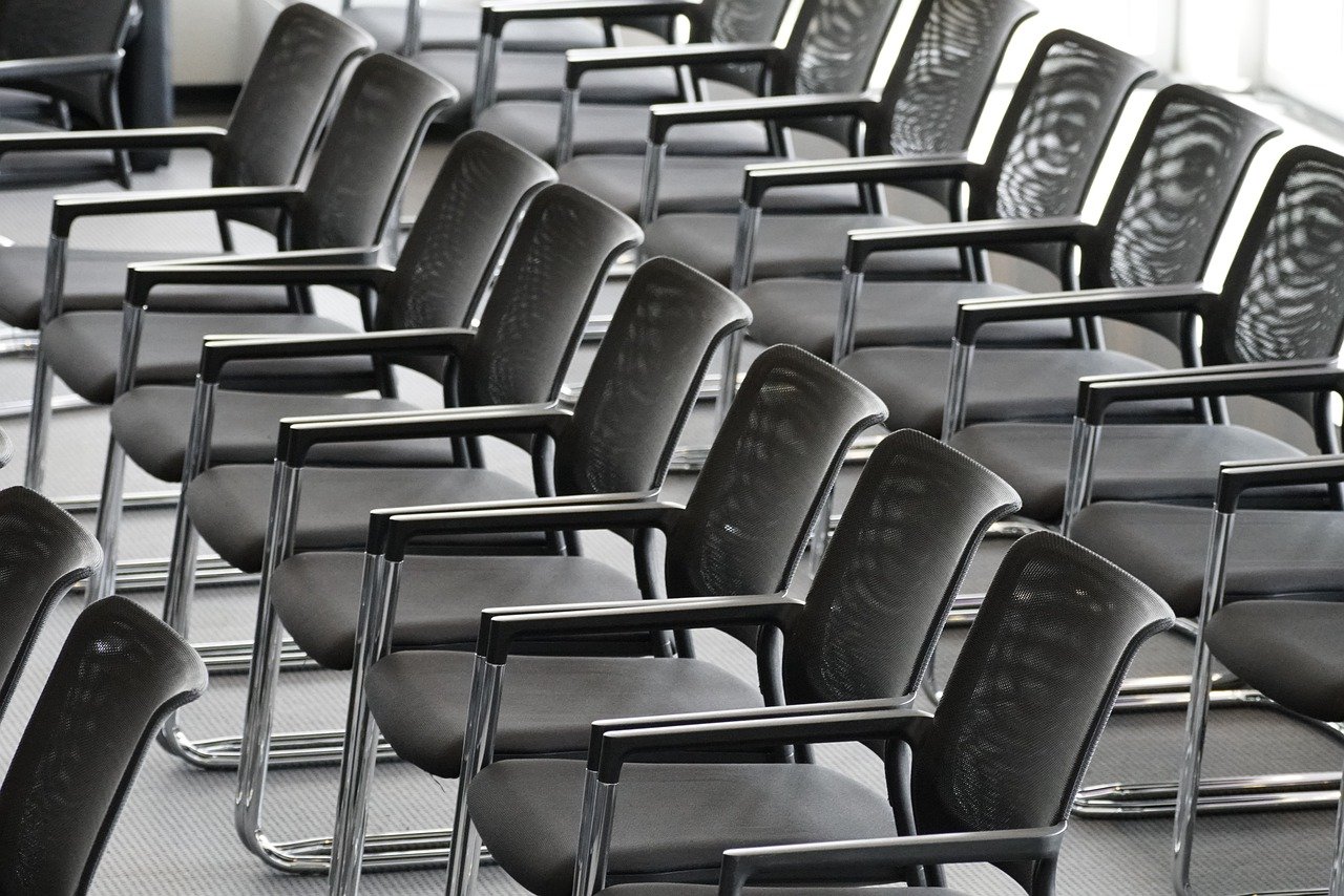 chairs-7951845_1280